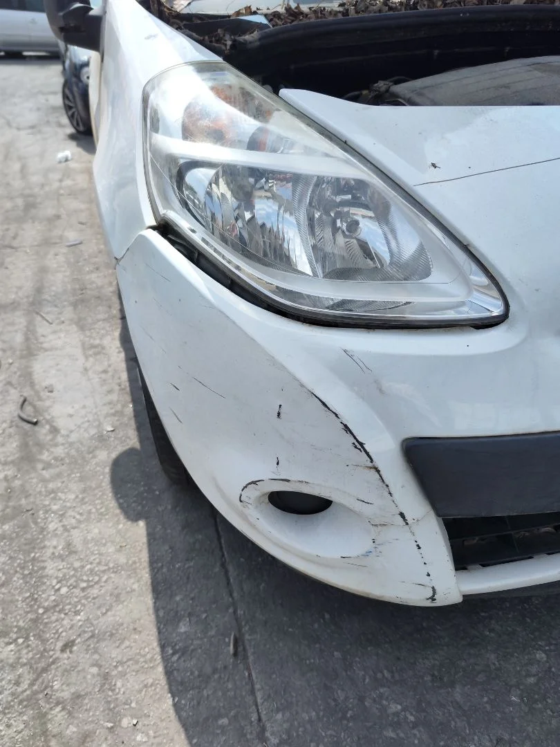 Foto de FARO DERECHO RENAULT CLIO III 1.2 16V (75 CV / 55 KW)