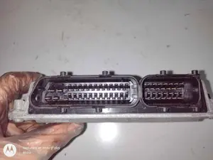 Foto de CENTRALITA MOTOR UCE SKODA FABIA COMBI (5J5) referencia 03D906023M foto 3