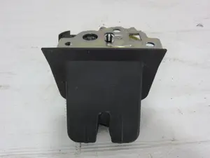 Foto de CERRADURA MALETERO / PORTON AUDI A3 SEDÁN (8VM) 2.0 16V TDI (150 CV / 110 KW) referencia 8R0827505A