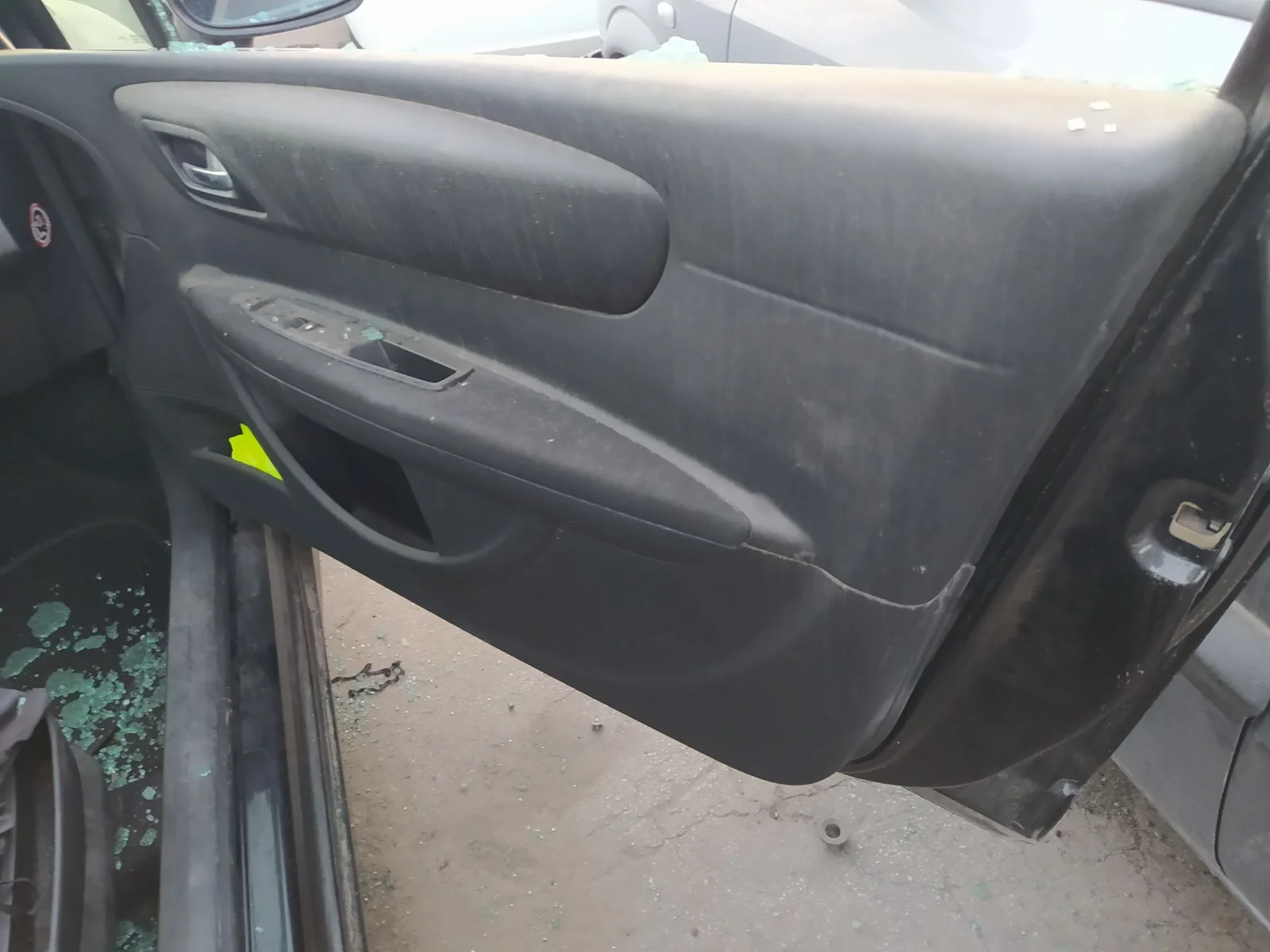 Foto de CERRADURA PUERTA DELANTERA DERECHA CITROEN C4 COUPE 1.6 16V CAT (NFU / TU5JP4) (109 CV / 80 KW) referencia 9136EV