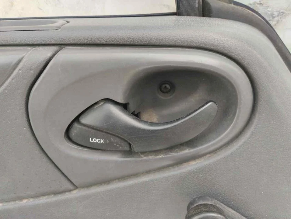 Foto de MANETA INTERIOR DELANTERA IZQUIERDA FORD TRANSIT FURGÓN MEDIO (FY) 2.4 TDE CAT (90 CV / 66 KW)