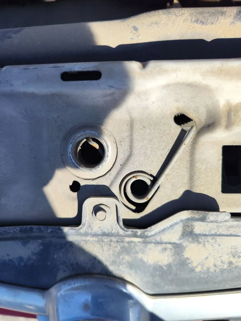 Foto de CERRADURA CAPO OPEL CORSA C 1.2 16V CAT (Z 12 XE / LW4) (75 CV / 55 KW) referencia 39082860