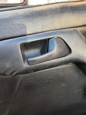 Foto de MANETA INTERIOR DELANTERA DERECHA VOLKSWAGEN GOLF III (1H1)(11.1991) 1.9 TDI (110 CV / 81 KW)