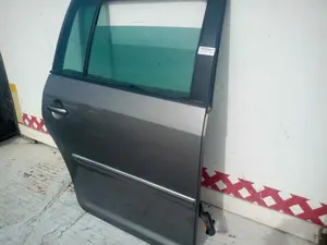 Foto de PUERTA TRASERA DERECHA VOLKSWAGEN TOURAN (1T2) 1.9 TDI (105 CV / 77 KW) foto 2