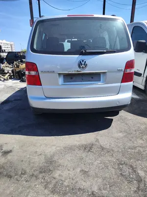 Foto de PARAGOLPES TRASERO VOLKSWAGEN TOURAN (1T1) 1.9 TDI (105 CV / 77 KW)