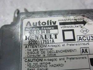 Foto de CENTRALITA AIRBAG RENAULT MEGANE I FASE 2 CLASSIC (LA...) 1.4 16V (95 CV / 70 KW) referencia 8200117651A foto 3