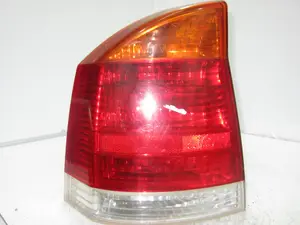 Foto de PILOTO TRASERO IZQUIERDO OPEL VECTRA C BERLINA 2.0 DTI (101 CV / 74 KW) referencia GM13130643