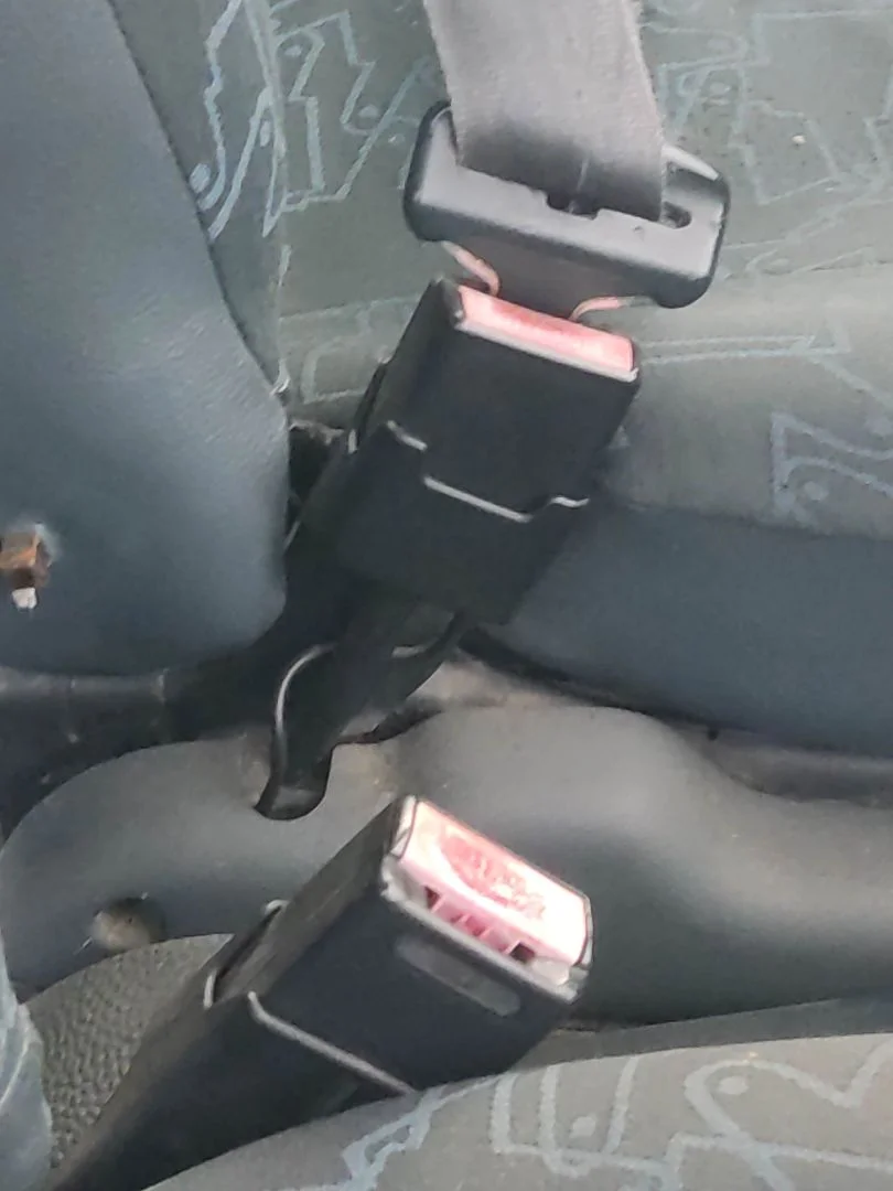 Foto de ENGANCHE CINTURON DELANTERO IZQUIERDO RENAULT KANGOO I (F/KC0) 1.2 (58 CV / 43 KW)