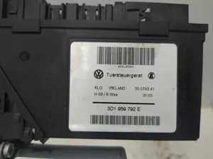 Foto de MOTOR ELEVALUNAS DELANTERO DERECHO VOLKSWAGEN TOUAREG (7LA) 2.5 TDI (174 CV / 128 KW) referencia 3D1959792E foto 5