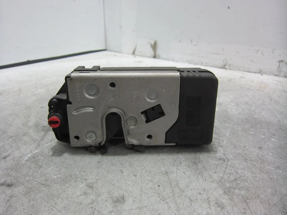 Foto de CERRADURA PUERTA TRASERA IZQUIERDA OPEL MERIVA 1.7 16V CDTI (101 CV / 74 KW) referencia 13154793