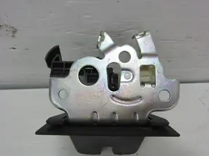 Foto de CERRADURA MALETERO / PORTON AUDI A3 SEDÁN (8VM) 2.0 16V TDI (150 CV / 110 KW) referencia 8R0827505A foto 3