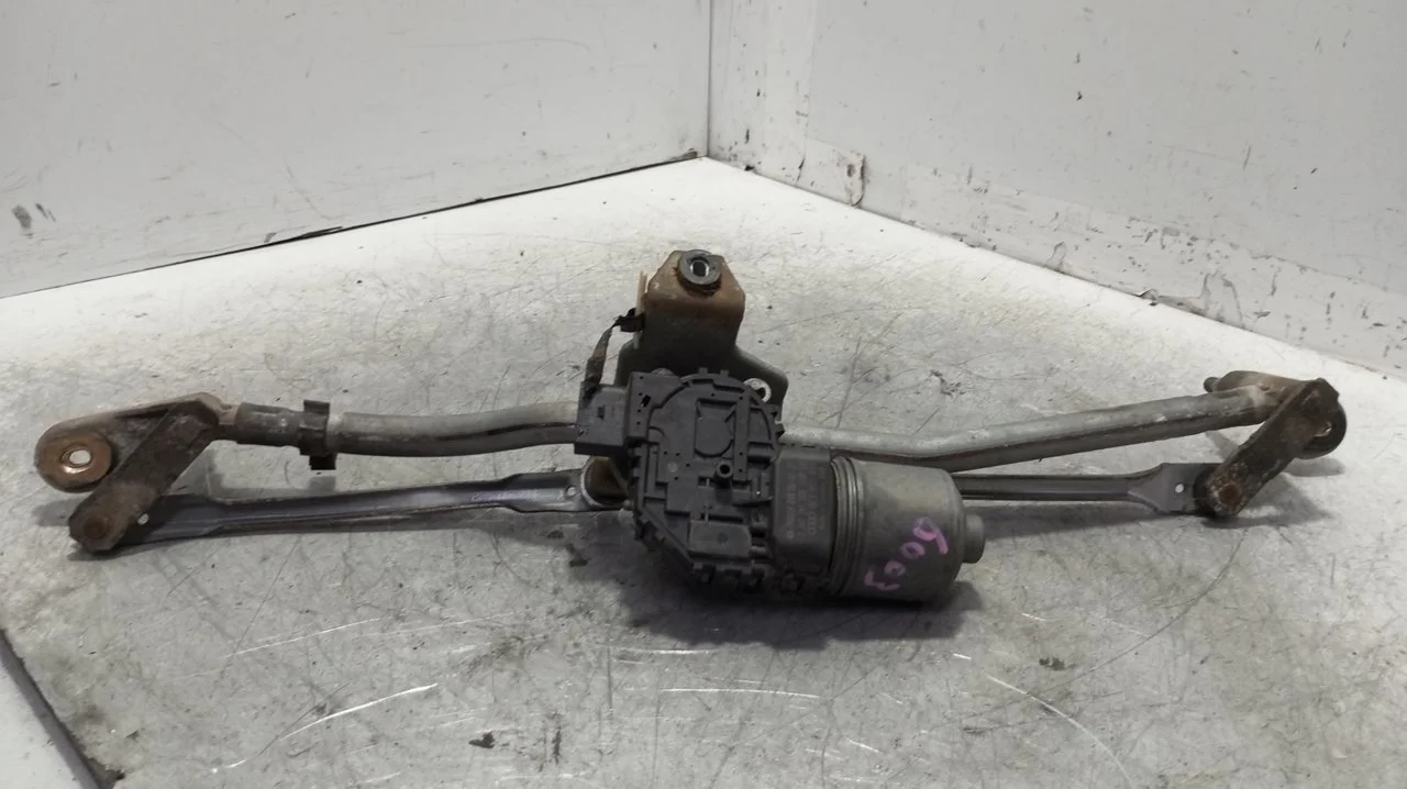 Foto de MOTOR LIMPIA DELANTERO AUDI A4 BERLINA (8E) 1.9 TDI (131 CV / 96 KW) referencia 8E1955119