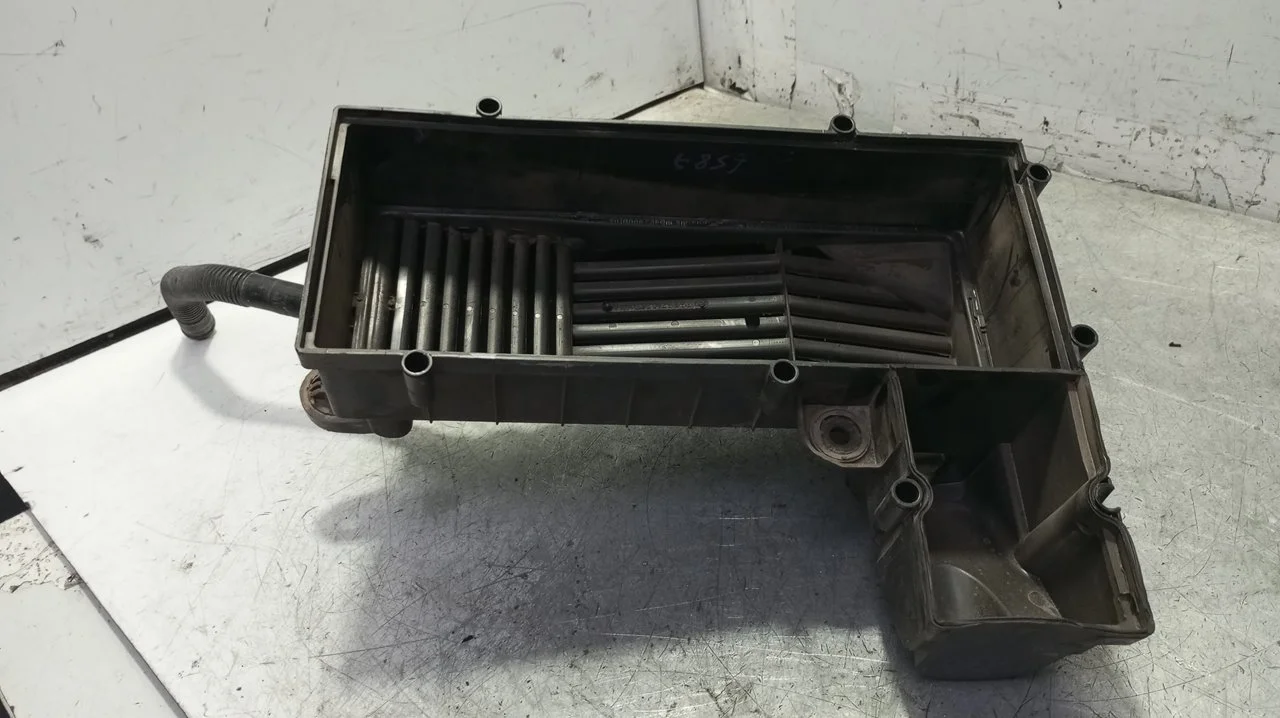 Foto de CAJA FILTRO AIRE VOLKSWAGEN GOLF VI (5K1)(10.2008) 2.0 TDI DPF (170 CV / 125 KW) referencia 3C0129607