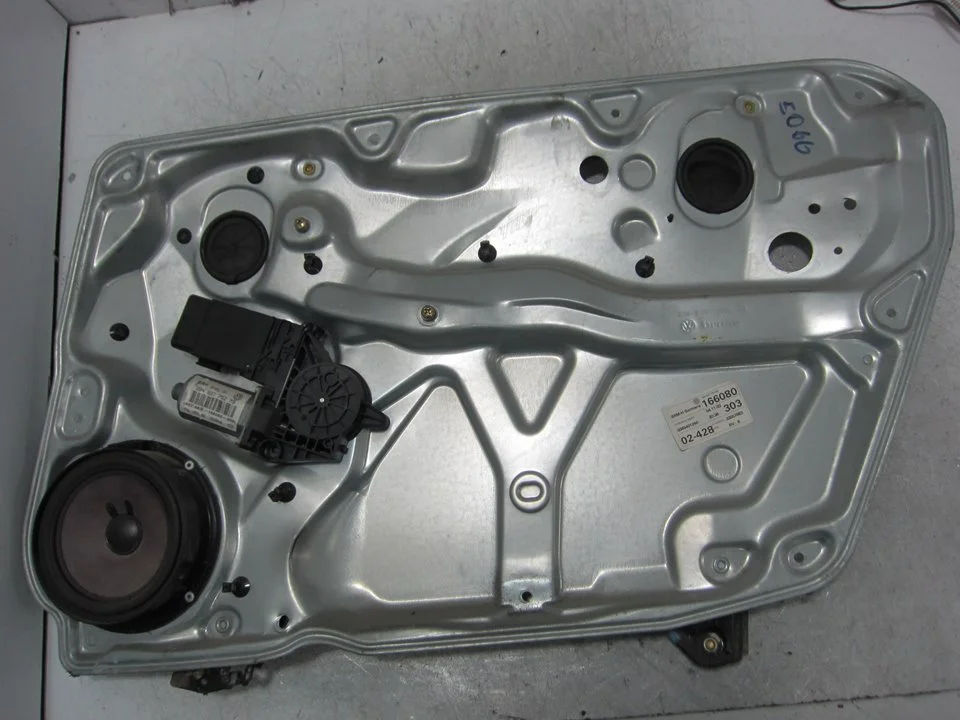 Foto de ELEVALUNAS DELANTERO DERECHO VOLKSWAGEN PASSAT BERLINA (3B3) 1.9 TDI (131 CV / 96 KW) referencia 3B4837756D43