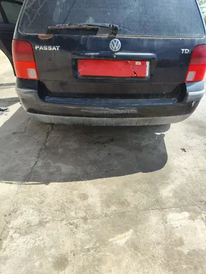 Foto de PARAGOLPES TRASERO VOLKSWAGEN PASSAT VARIANT (3B5) 1.9 TDI (110 CV / 81 KW)
