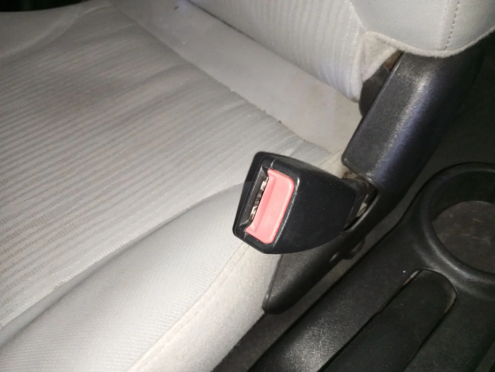 Foto de ENGANCHE CINTURON DELANTERO DERECHO KIA PICANTO (SA) 1.1 CAT (65 CV / 48 KW) referencia 8983007000HU
