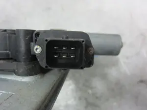 Foto de ELEVALUNAS DELANTERO IZQUIERDO OPEL CORSA D 1.3 16V CDTI (75 CV / 55 KW) referencia 013188487 foto 2