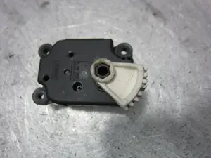 Foto de MOTOR APERTURA TRAMPILLA JAGUAR X-TYPE 3.0 V6 24V CAT (230 CV / 169 KW) referencia 1S7H19E616AA