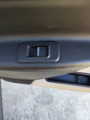 Foto de MANDO ELEVALUNAS TRASERO DERECHO JAGUAR XE 2.0  Turbo CAT (200 CV / 147 KW)