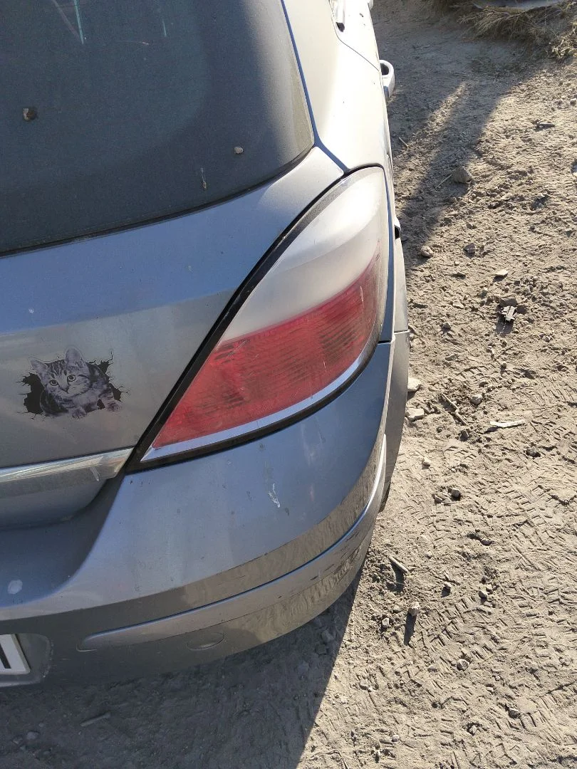 Foto de PILOTO TRASERO DERECHO OPEL ASTRA H BERLINA