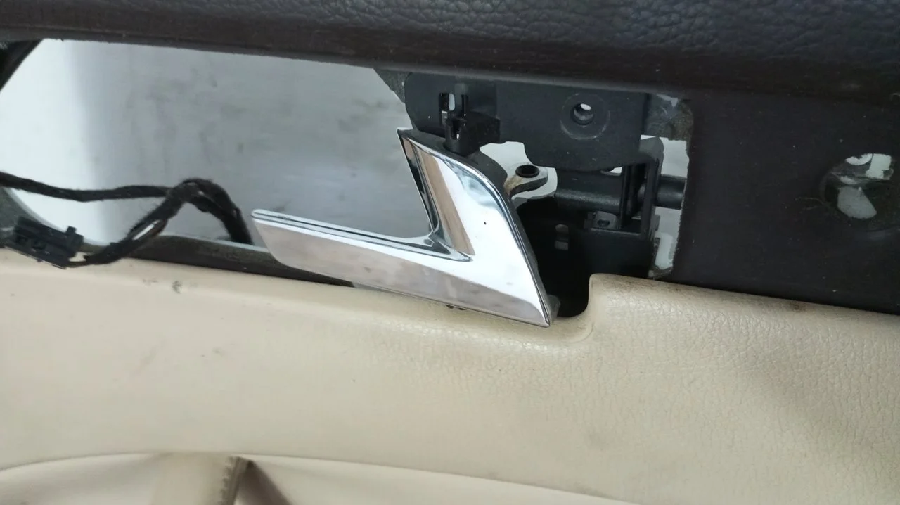 Foto de MANETA INTERIOR DELANTERA DERECHA VOLKSWAGEN PHAETON (3D2/3D8) 6.0 W12 48V CAT (BAN) (420 CV / 309 KW) referencia 3D0837618D