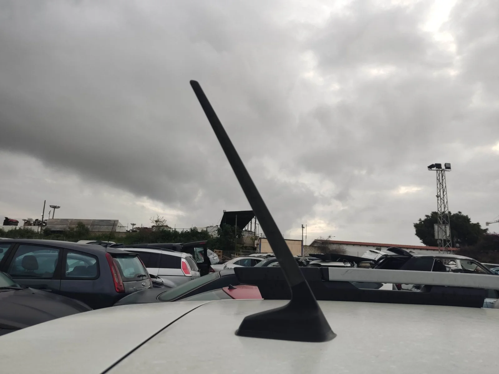 Foto de ANTENA DACIA SANDERO III 1.0 TCE CAT (91 CV / 67 KW) referencia 8201731020