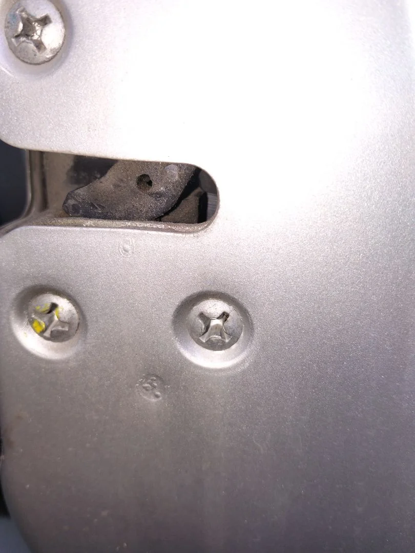 Foto de CERRADURA PUERTA TRASERA DERECHA NISSAN ALMERA TINO (V10M) 1.8 16V CAT (114 CV / 84 KW) referencia 82503BM760