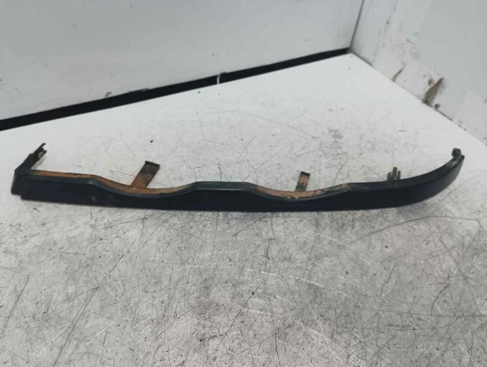 Foto de MOLDURA BAJO FARO IZQUIERDO BMW SERIE 3 BERLINA (E46) referencia 51138208481