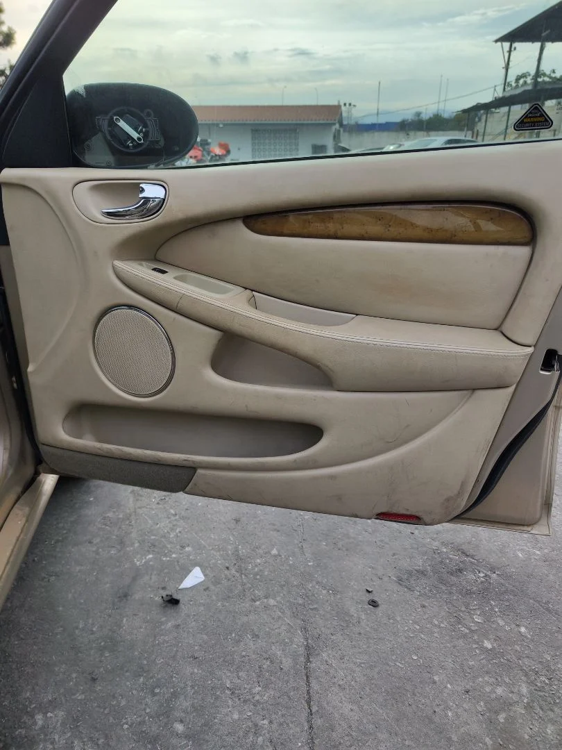 Foto de GUARNECIDO PUERTA DELANTERA DERECHA JAGUAR X-TYPE 2.1 V6 24V CAT (156 CV / 115 KW)