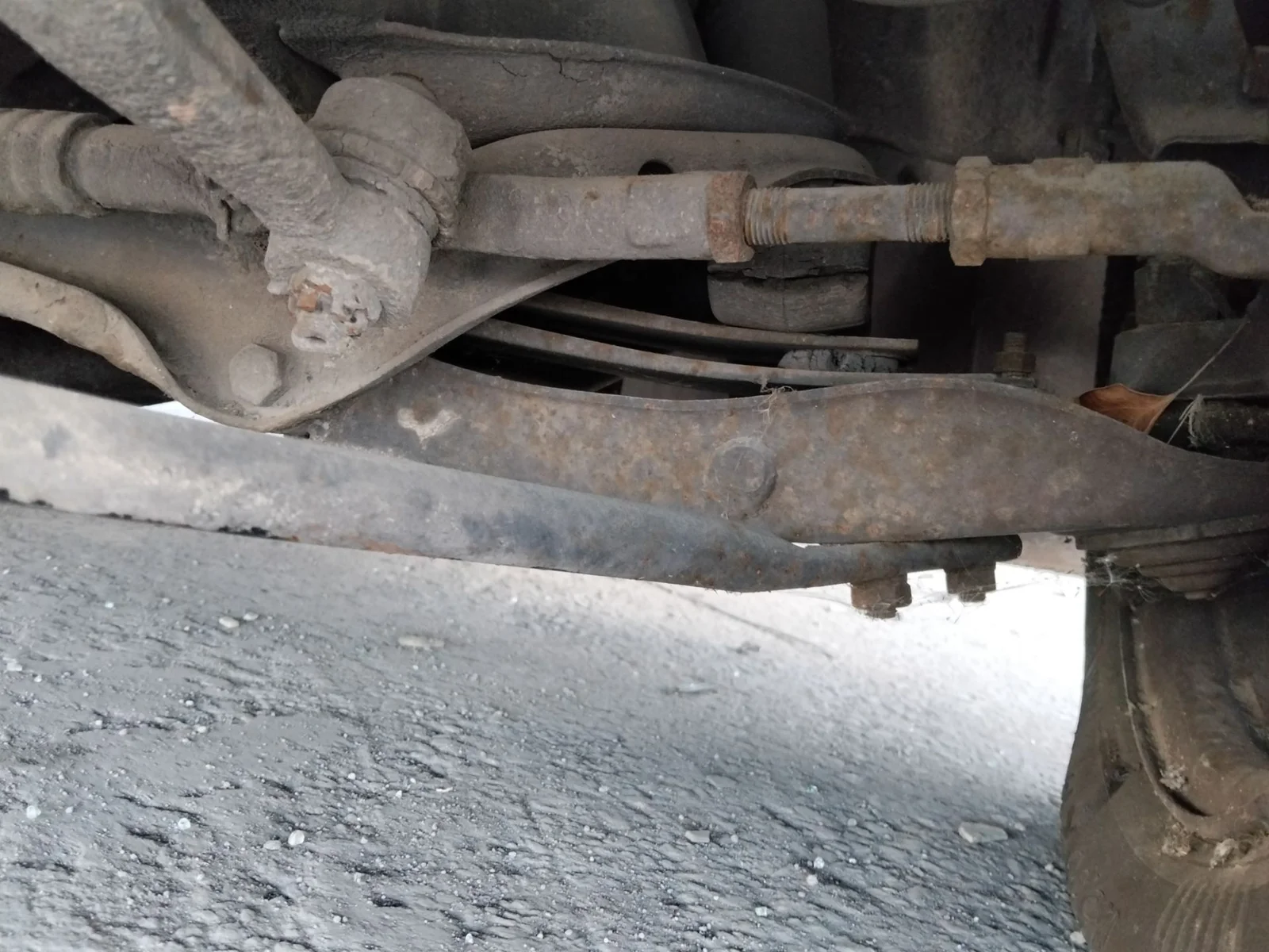 Foto de BRAZO SUSPENSION DELANTERO DERECHO NISSAN VANETTE (C220) 2.0 Diesel (67 CV / 49 KW)