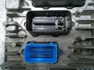 Foto de CENTRALITA MOTOR UCE OPEL CORSA E 1.2 (69 CV / 51 KW) referencia 55489277 foto 2