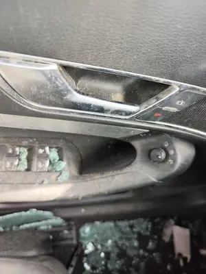 Foto de MANETA INTERIOR DELANTERA IZQUIERDA AUDI A6 BERLINA (4F2) 2.0 TDI (140 CV / 103 KW) referencia 4F0837019C