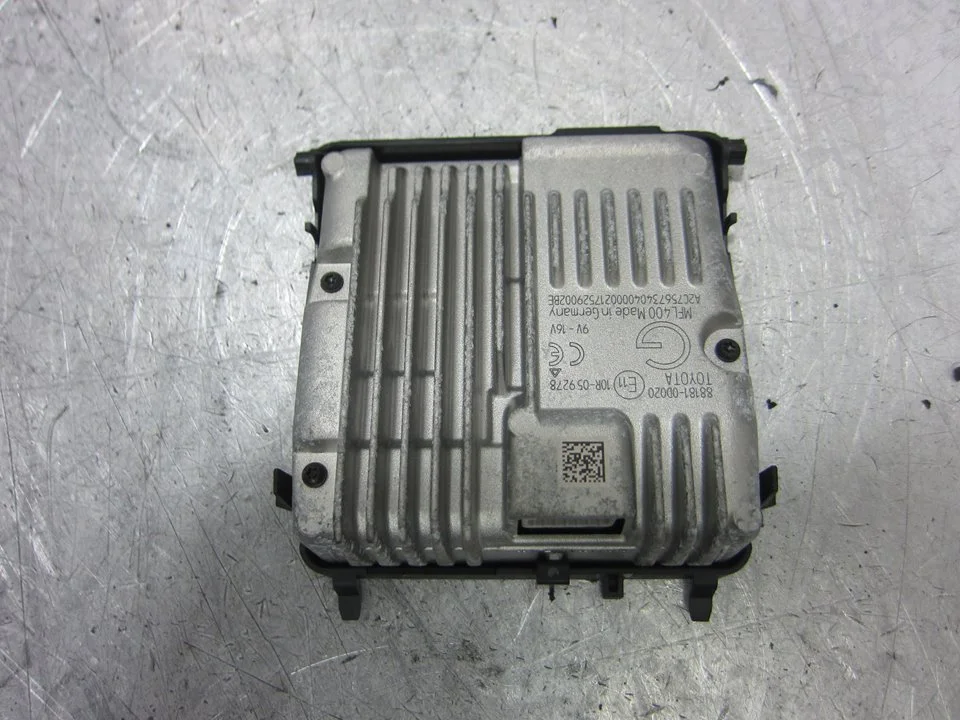 Foto de NO IDENTIFICADO TOYOTA YARIS (XP13) Híbrido 74 kW (1.5 Ltr. - 55 kW 16V) (101 CV / 74 KW) referencia 881810D020
