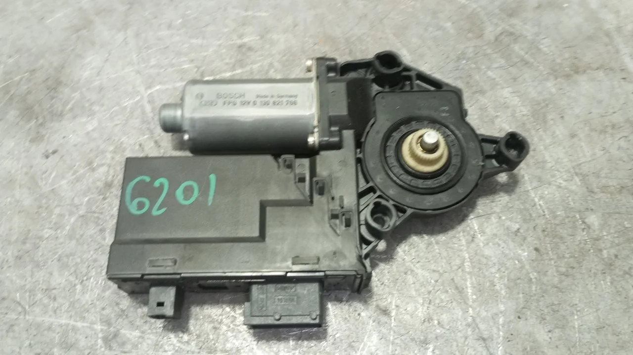 Foto de MOTOR ELEVALUNAS DELANTERO DERECHO PEUGEOT 307 BREAK / SW (S1)(04.2002) 2.0 HDi CAT (90 CV / 66 KW) referencia 9634457480
