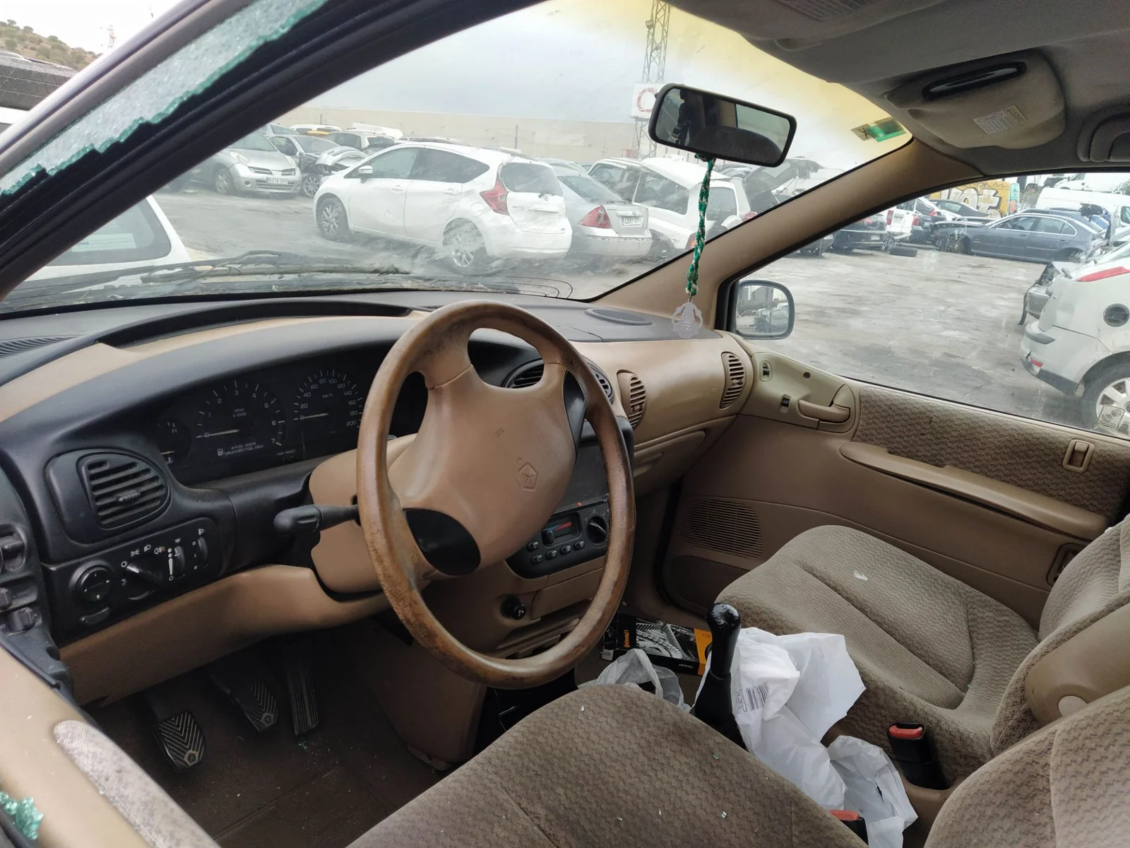 Foto de PALANCA CAMBIO CHRYSLER VOYAGER GS 2.0 16V CAT (133 CV / 98 KW)