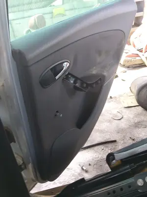 Foto de GUARNECIDO PUERTA TRASERA DERECHA SEAT ALTEA (5P1) 1.9 TDI (105 CV / 77 KW) referencia 5P0867212D 1UQ