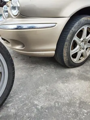 Foto de PARAGOLPES DELANTERO JAGUAR X-TYPE 2.1 V6 24V CAT (156 CV / 115 KW) foto 2