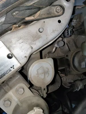 Foto de DEPOSITO LIMPIA MITSUBISHI GRANDIS (NA0W)