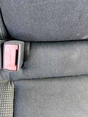 Foto de ENGANCHE CINTURON TRASERO DERECHO OPEL ASTRA H GTC 1.9 CDTI (120 CV / 88 KW)