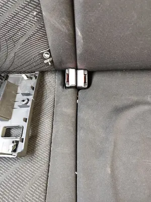 Foto de ENGANCHE CINTURON TRASERO CENTRAL PEUGEOT 308 1.6 16V (120 CV / 88 KW)