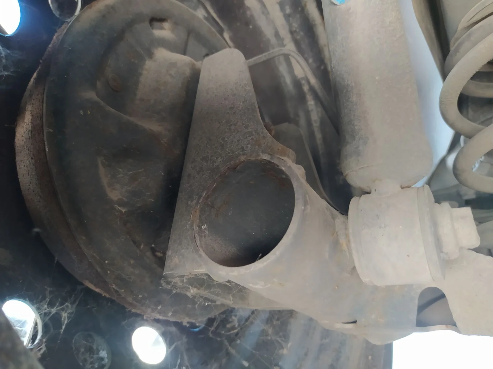 Foto de MANGUETA TRASERA IZQUIERDA NISSAN NOTE (E11E) 1.4 CAT (88 CV / 65 KW)