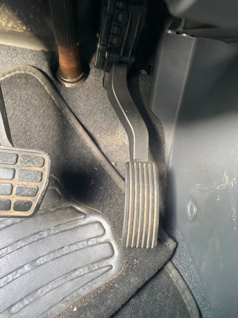 Foto de PEDAL ACELERADOR MITSUBISHI COLT CZ3 BERL. 5 (Z30A) 1.3 CAT (95 CV / 70 KW)