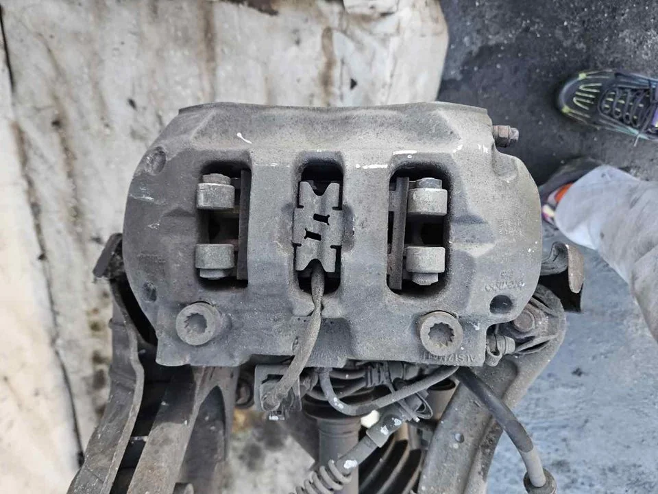 Foto de PINZA DE FRENO TRASERA DERECHA PORSCHE CAYENNE (TIPO 92A) referencia 7P0615424