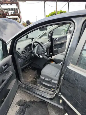 Foto de GOMAS CONTORNO PUERTA FORD FOCUS C-MAX (CAP)(2003) 1.6 TDCi CAT (109 CV / 80 KW)