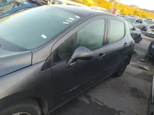 Foto de PUERTA DELANTERA IZQUIERDA PEUGEOT 308 1.6 16V HDi (90 CV / 66 KW) referencia 9002Z1