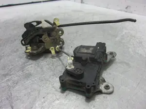 Foto de CERRADURA PUERTA DELANTERA IZQUIERDA HYUNDAI ATOS (EM) 1.1 12V CAT (63 CV / 46 KW) foto 4