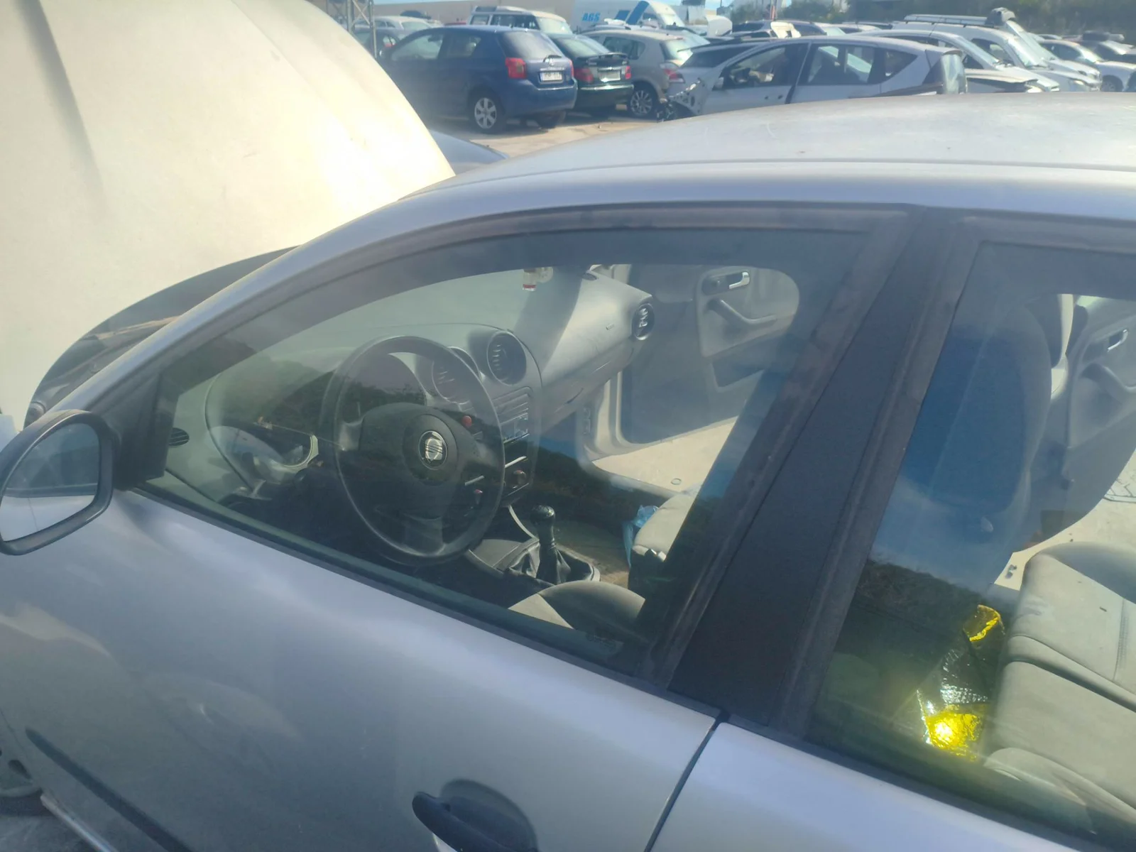 Foto de LUNA DELANTERA IZQUIERDA SEAT IBIZA (6L1) 1.4 16V (75 CV / 55 KW) referencia 6L4845201
