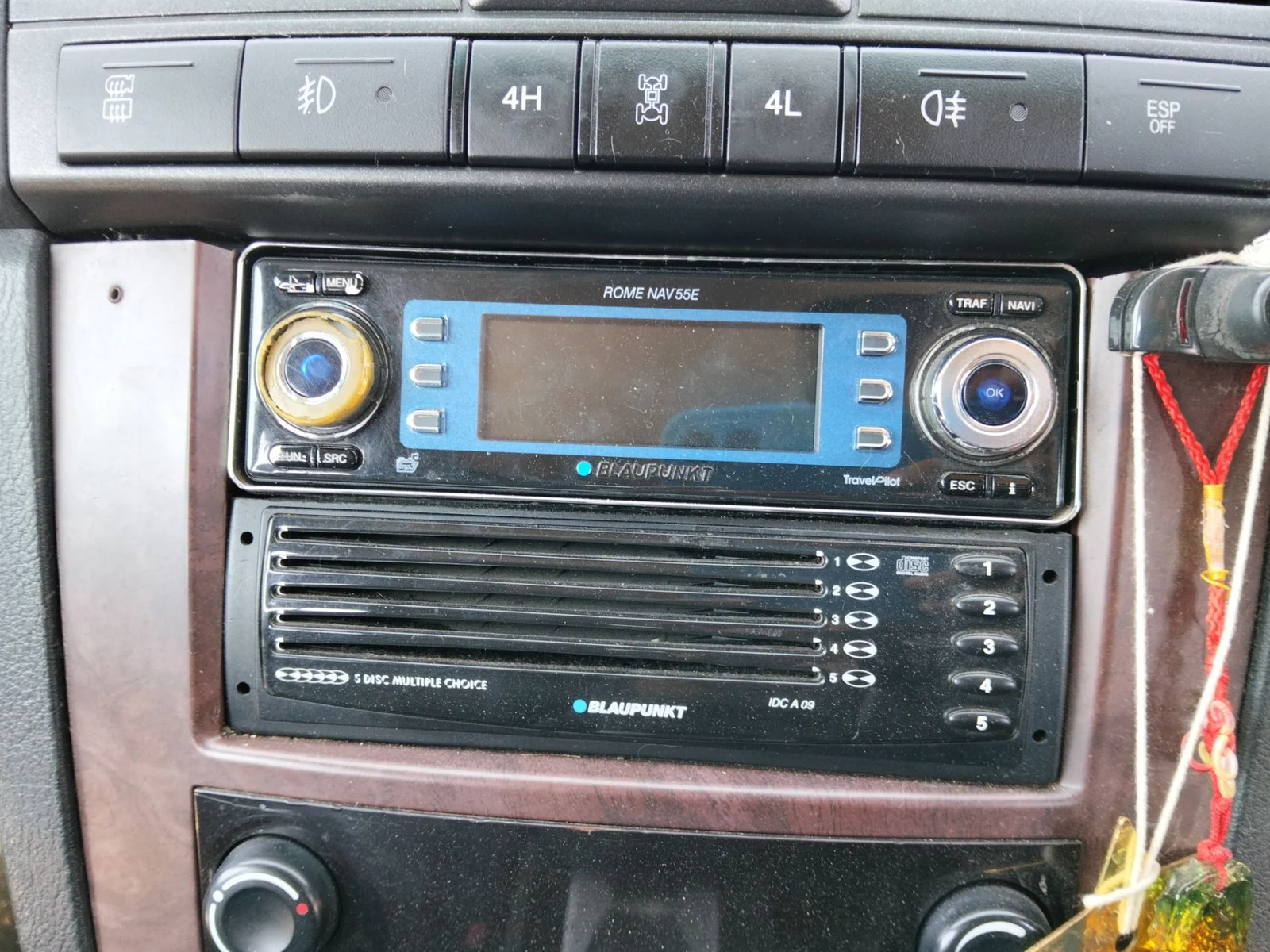Foto de SISTEMA AUDIO / RADIO CD SSANGYONG REXTON 2.7 Turbodiesel CAT (160 CV / 118 KW)