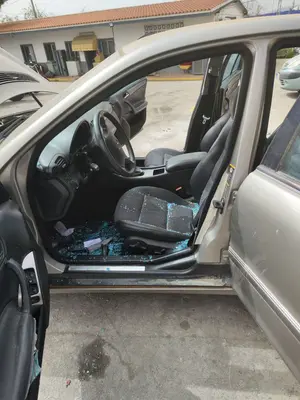 Foto de GOMAS CONTORNO PUERTA MERCEDES-BENZ CLASE C (BM 203) BERLINA 3.0 CDI CAT (224 CV / 165 KW)