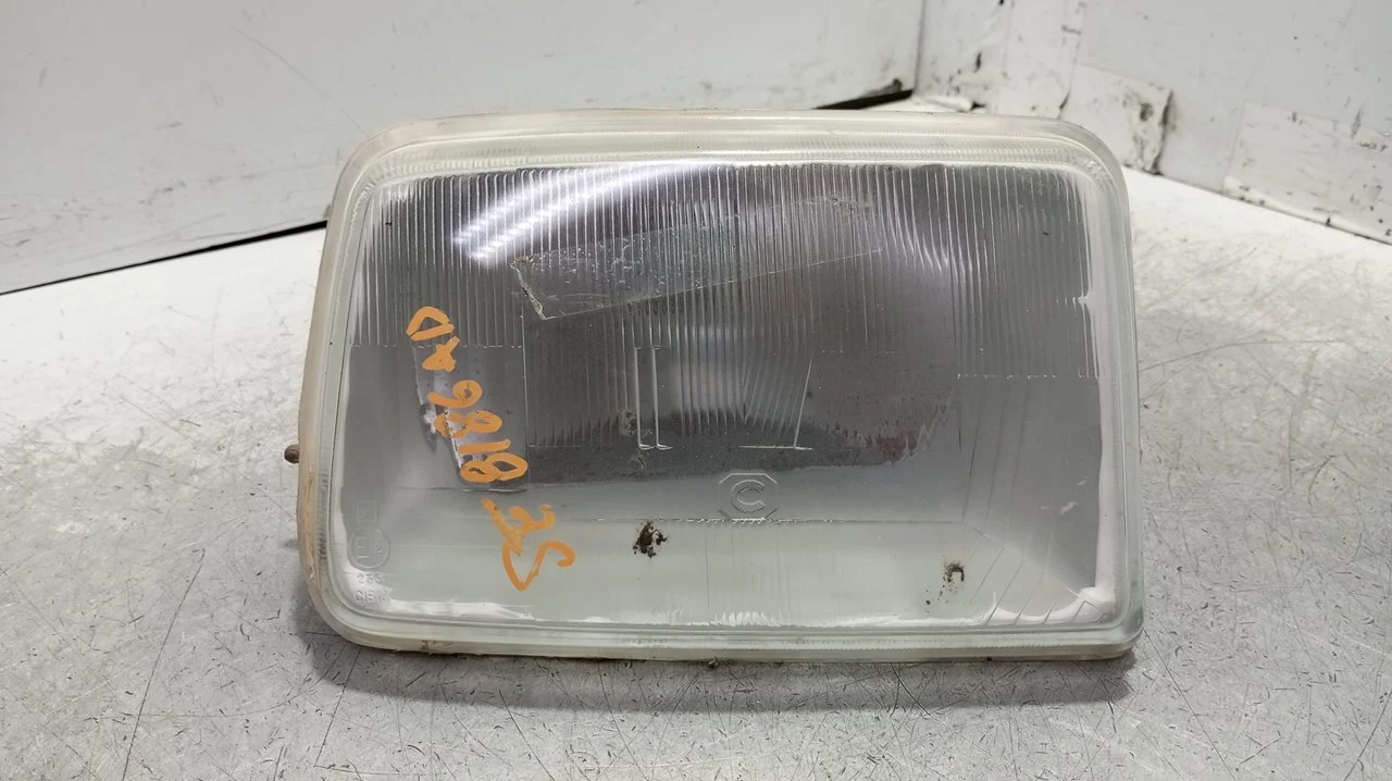 Foto de FARO DERECHO RENAULT R 5 (B/C40) 1.1 (45 CV / 33 KW) referencia 7701030638